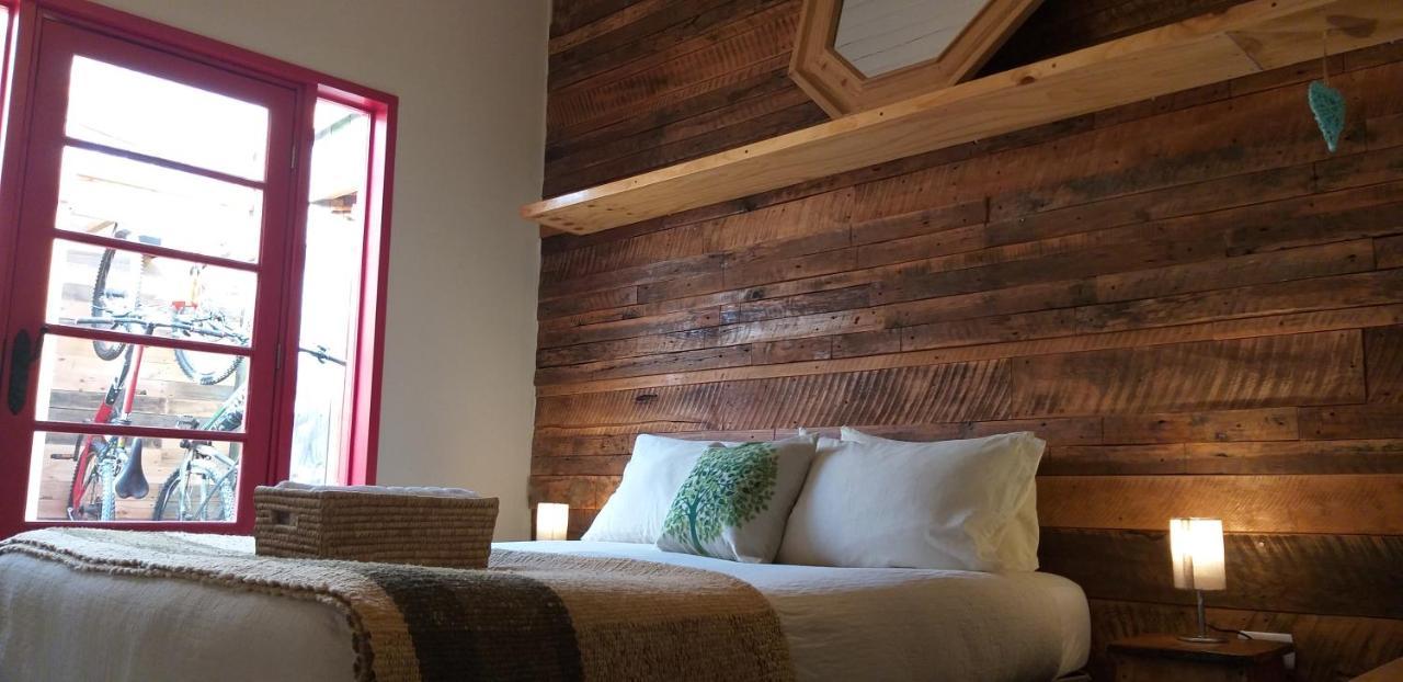 Treehouse Patagonia Hostel Puerto Natales Luaran gambar